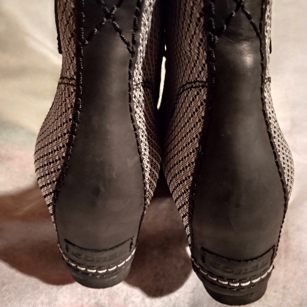 Sorel Black and White Lace-Up Ankle Booties - Great Condition - Picture 10 of 11